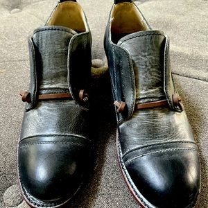 BRAND NEW STUNNING WOMENS FREE BIRD SLIP ON SHOES